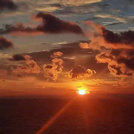 Апартаменты New Romantic Sea-view By